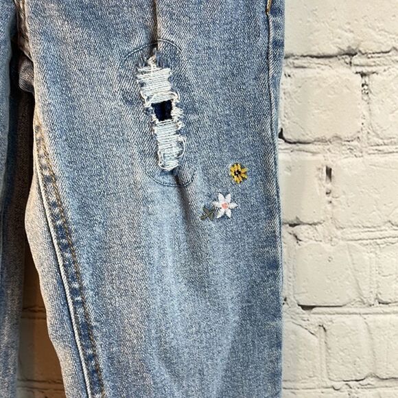 Cat & Jack Girls Embellished jeans, size 5, Girlfriend Super Stretch Jeans - Picture 3 of 10